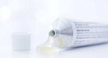 Manfaat Obat Oles Triamcinolone Acetonide untuk Masalah Kulit