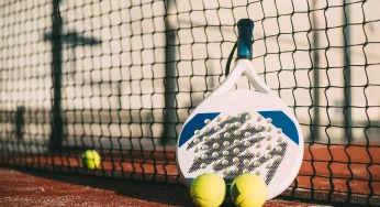 Tips Dokter Ortopedi agar Tetap Aman saat Main Padel dan Yoga